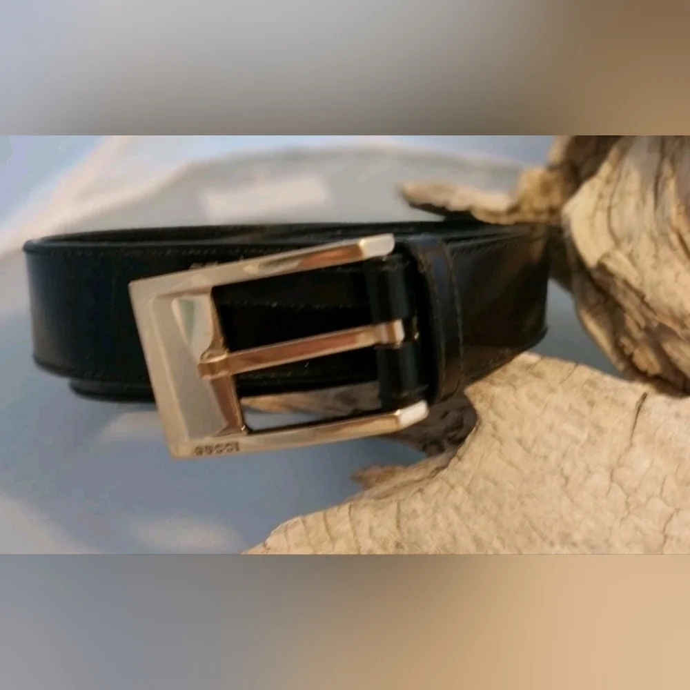 Gucci Men's Black Leather Belt with Solid Gold Brass Buckle